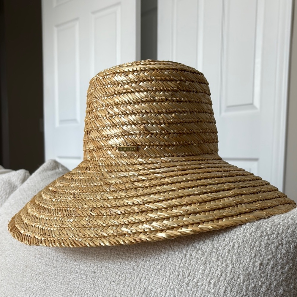 Elegant Tan Straw Sun Hat